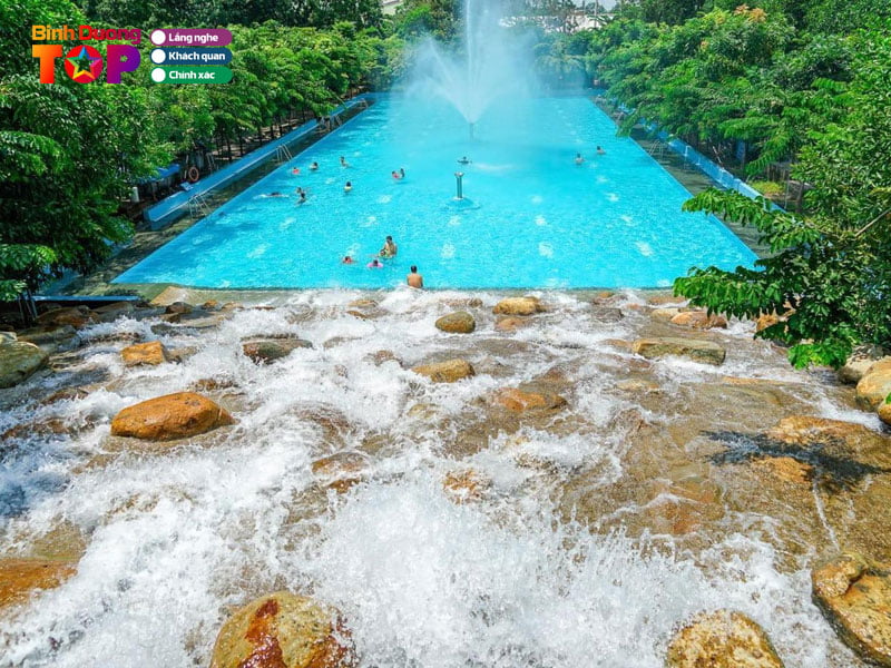 dam-minh-tai-khu-be-boi-ngoai-troi-hien-dai-binhduong-toplist