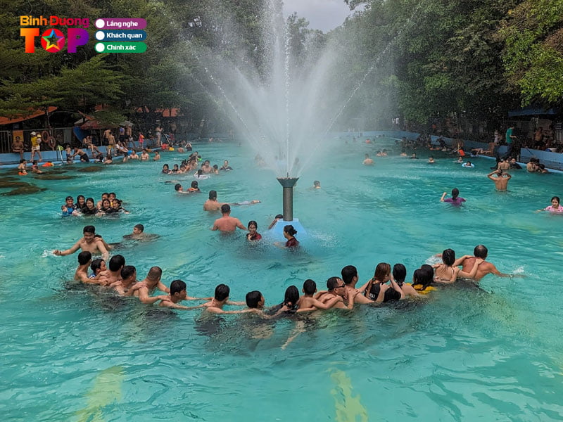 dam-minh-tai-khu-be-boi-ngoai-troi-hien-dai-binhduongtoplist