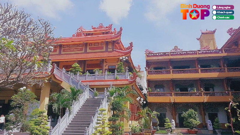 Top-5-ngoi-chua-o-di-an-binh-duong-lau-doi-linh-thieng-nhat-binhduongtoplist