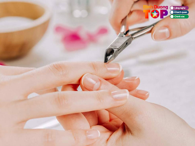 Kelly-huynh-nail-ket-hop-ky-thuat-my-va-nhat-binhduongtoplist