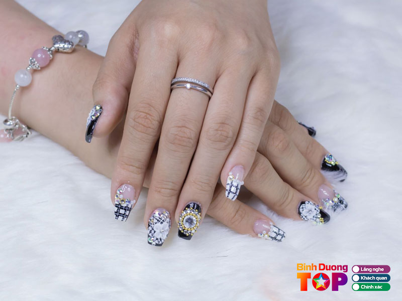 Nail-do-uyen-trung-tam-day-hoc-nail-tron-goi-binhduongtoplist