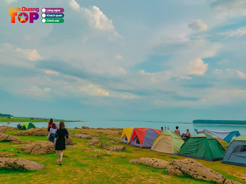 Ho-dau-tieng-co-gi-choi-cam-trai-qua-dem-cung-ban-be-binhduongtoplist