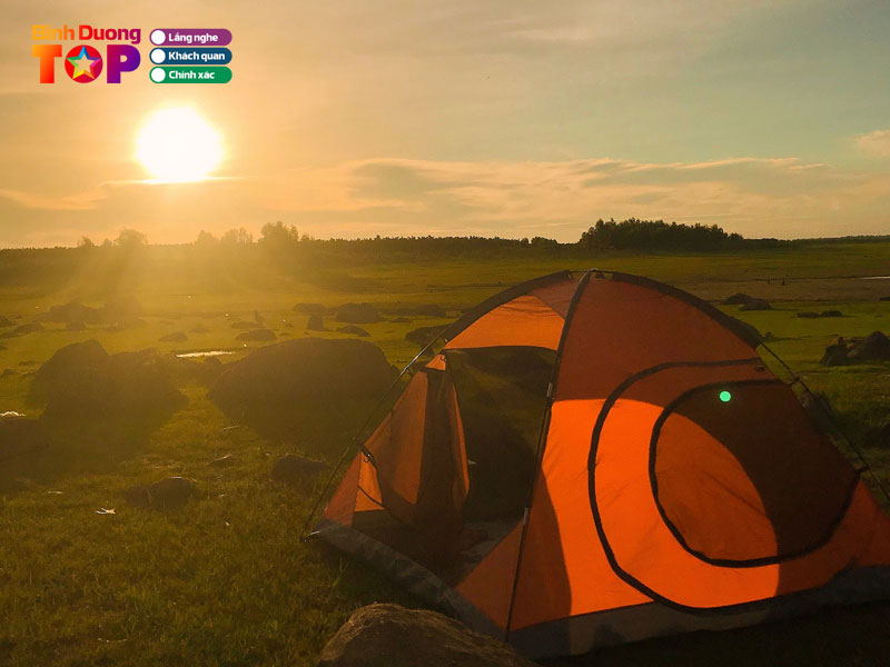 Ngam-binh-minh-va-hoang-hon-dep-tai-khu-du-lich-ho-dau-tieng-tay-ninh-binhduongtoplist