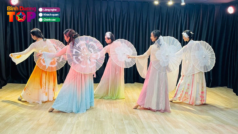 Top-4-lop-hoc-mua-co-trang-binh-duong-boi-duong-nang-khieu-binhduongtoplist