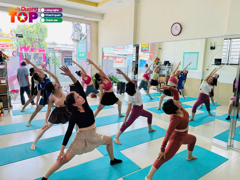 Yoga-aerobic-spa-binh-duong-binhduongtoplist