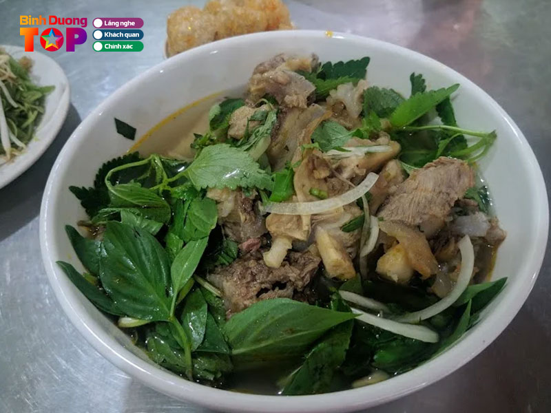 Bun-bo-hue-truong-gia-binhduongtoplist