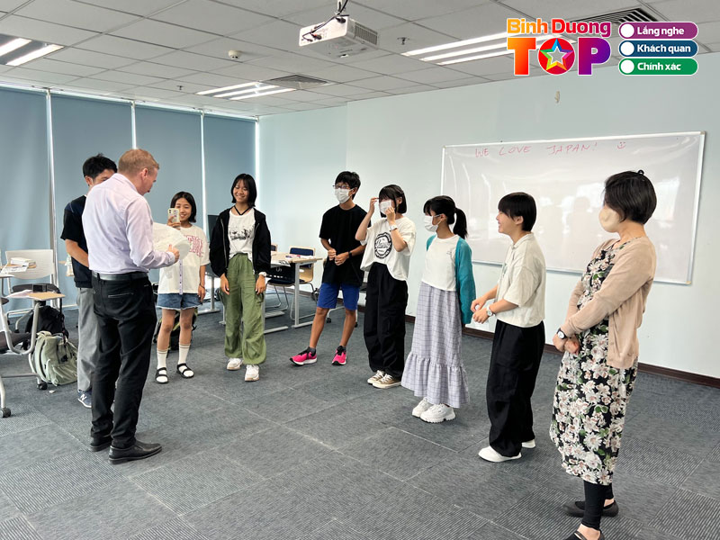 Eiu-language-center-binhduongtoplist