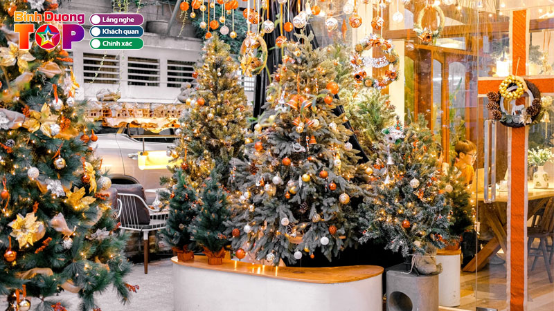 Top-10-quan-cafe-trang-tri-noel-o-binh-duong-len-hinh-xinh-mien-che-binhduongtoplist