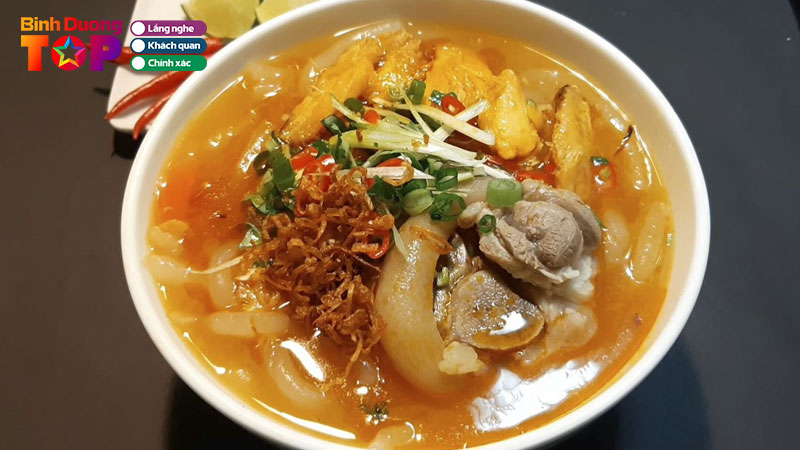 10-quan-banh-canh-o-binh-duong-bao-thuc-khach-phai-xieu-long-binhduongtoplist