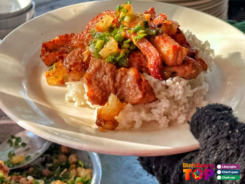 Quan-com-ngon-tam-phuc-binhduongtoplist