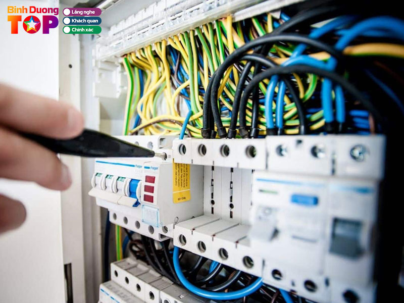 Thiet-bi-dien-hoang-chien-1-binhduongtoplist