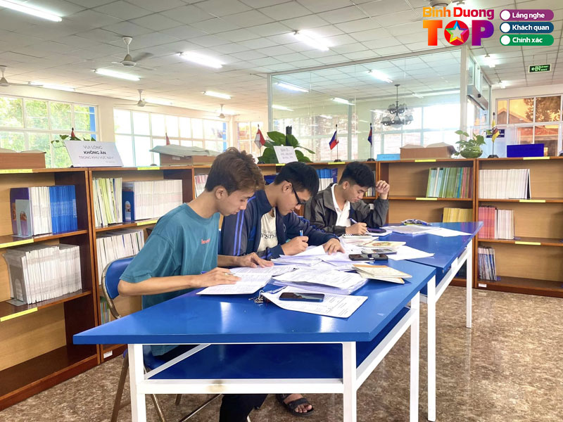 Ban-thu-vien-va-hoc-lieu-dai-hoc-thu-dau-mot-binhduongtoplist