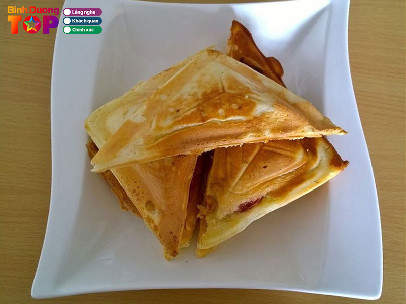 Banh-hotdog-anh-em-binhduongtoplist