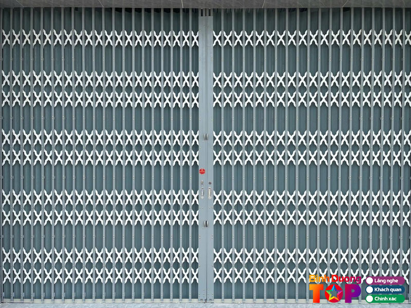 Cua-cuon-a-chau-anh-tai-binhduongtoplist