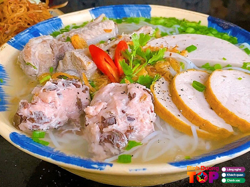 Quan-bun-moc-hue-phuong-binhduongtoplist