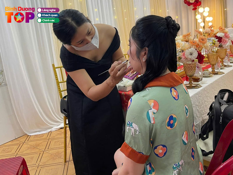 Ngan-dong-make-up-art-academy-binhduongtoplist