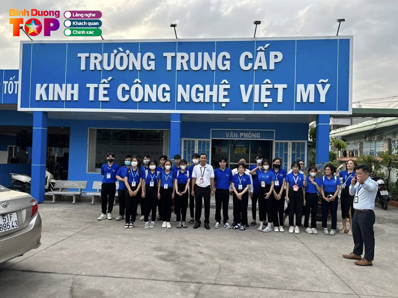 Truong-trung-cap-kinh-te-cong-nghe-viet-my-binhduongtoplist