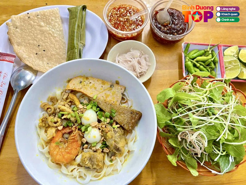 Mi-quang-pho-hoi-an-binhduongtoplist