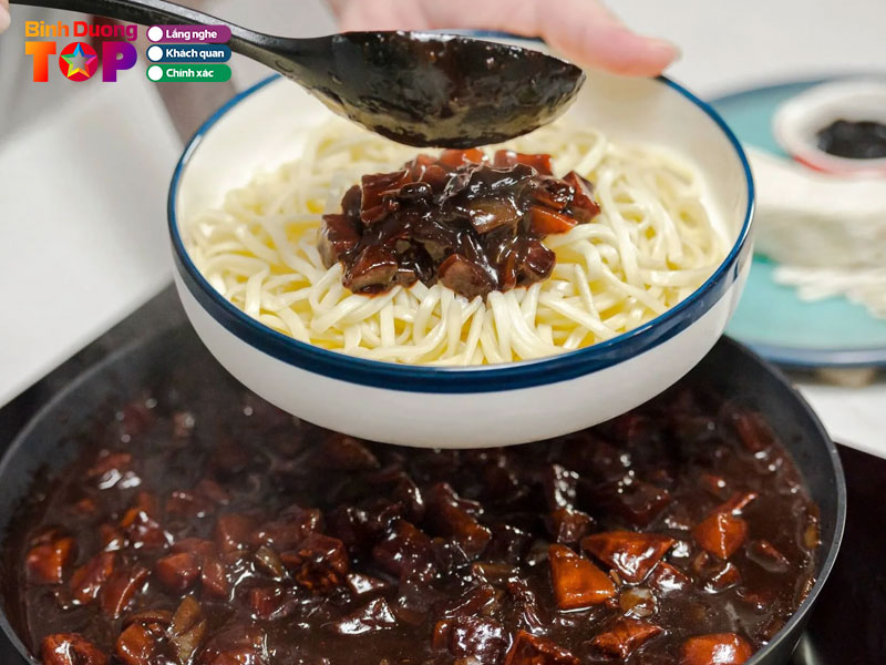 Tung-tung-quan-an-han-quoc-tra-sua-binhduongtoplist