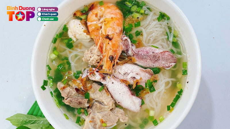 Top-5-dia-chi-ban-hu-tieu-muc-o-binh-duong-ngon-an-la-ghien-vinhlongtoplist